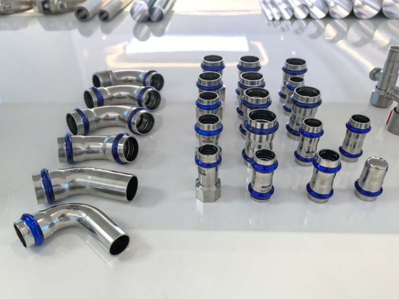 Adaptor With Female/Male Thread V Press Fitting